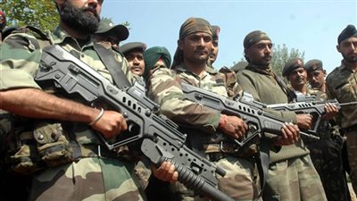 مصرع وإصابة 11 شخصًا في هجوم للقوات الهندية على حافلة باكستانية