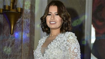 بالصور.. بدء توافد النجوم على مؤتمر 