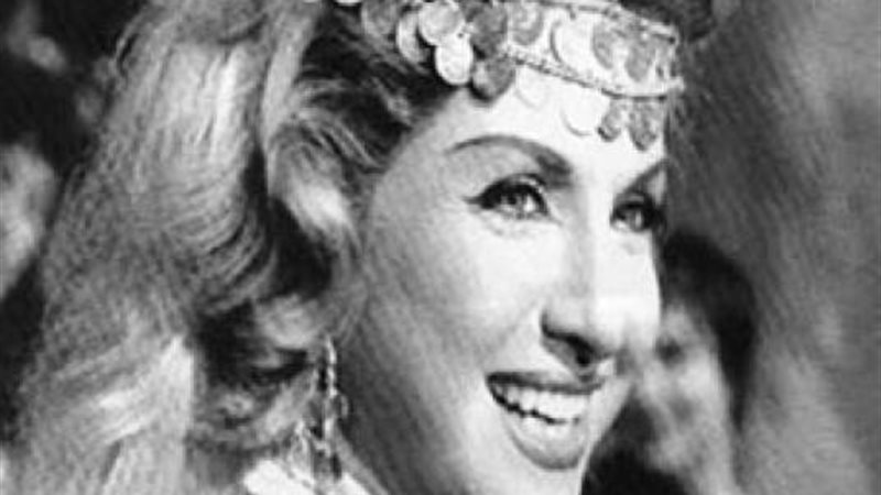 الفنانة ذكية فوزي