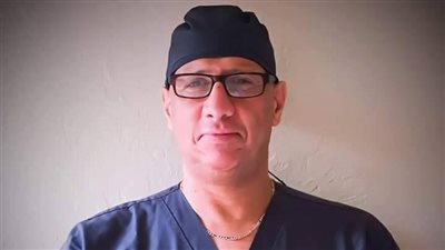 وليد أحمد.. قصة طبيب مصري حاول يرد الجميل وأوقفه الروتين