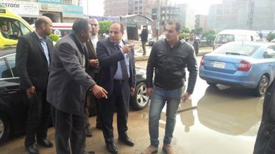 بالصور.. محافظ البحيرة يتفقد أعمال رفع تراكمات مياه الأمطار 