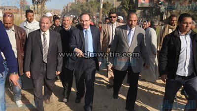 بالصور.. محافظ بني سويف يزور قرية طنسا بمركز ببا