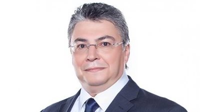 بالفيديو.. سخرية جمال عنايت من بدلة 