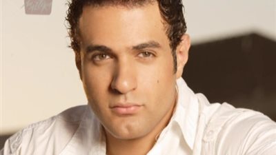 محمد نور يطمئن على حمادة هلال 