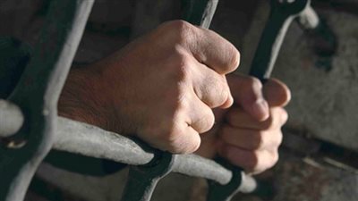 حبس مسجل بتهمة سرقة أجهزة كمبيوتر من مدرسة بالسلام