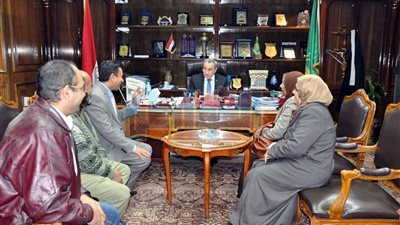 محافظ القليوبية يلتقي بأعضاء نقابة التمريض لبحث مشاكلهم