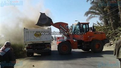بالصور.. إزالة 200 طن مخلفات بمدخل مدينة ببا القبلي ببني سويف