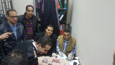 بالصور.. ضبط 88 ألف قرص مخدر قبل تهريبها في شاحنة ثوم بميناء سفاجا