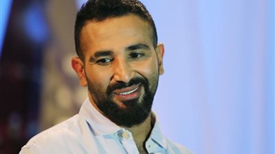 أحمد سعد يشكر شقيقه وإبراهيم عيسى على 