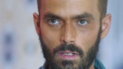 عمر حسن يوسف ينشر صورة برفقة والده من كواليس مسلسل 