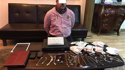 كشف غموض واقعة سرقة مشغولات ذهبية و20 ألف دولار من شقة بالتجمع