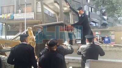 بالصور.. أمن القاهرة يطهر شوارع العاصمة من الإشغالات 