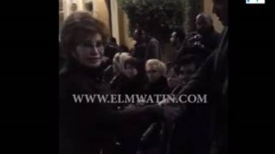 بالفيديو.. صفية العمري في عزاء زوج ابنة فيفي عبده