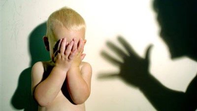 بالفيديو.. استشاري طب نفسي: ضرب الأطفال يخلق أجيال مهزوزة وعدوانية