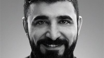 بالفيديو.. سيف عريبي يهدي أغنية لأسرة 