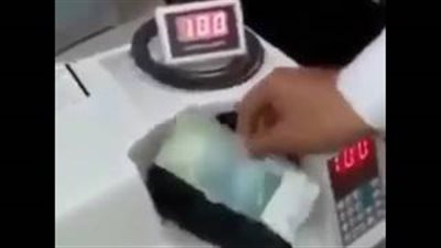 بالفيديو.. احذر.. طريقة الغش المنتشرة بماكينات عد النقود