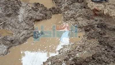 بالصور.. انفجار ماسورة مياه يغرق منازل شارع الأزهر في شطورة بسوهاج