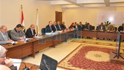 محافظ بني سويف يترأس اجتماع مجلس إدارة المناطق الصناعية
