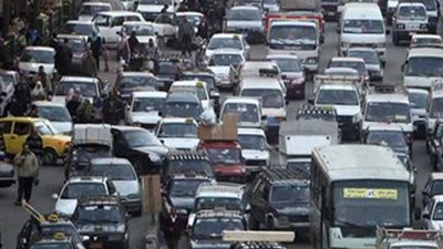 كثافة مرورية فى المريوطية بسبب انقلاب سيارة نقل