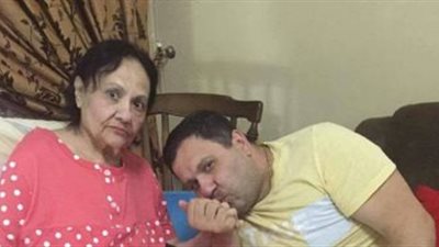 بالفيديو.. محمد محمود عبدالعزيز يقدم واجب العزاء لادوارد في وفاة والدته