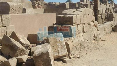 انهيار جزء من جدار أثري يعود لعصر 