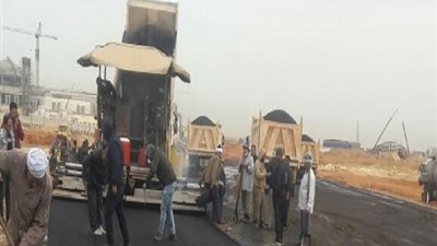اقتراب الانتهاء من رصف الطرق الداخلية في مركز الداخلة بالوادي الجديد