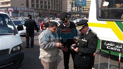 بالصور.. مدير أمن القاهرة يتفقد حملة لرفع الإشغالات بشارع رمسيس ووسط البلد