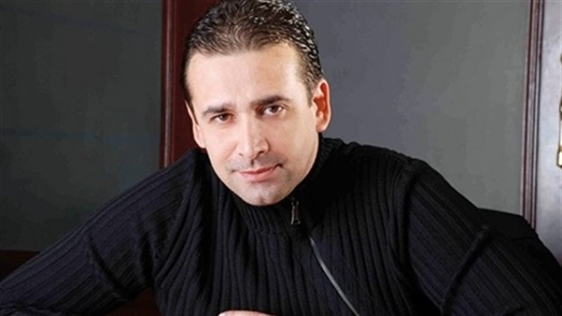 الفنان كريم عبد العزيز