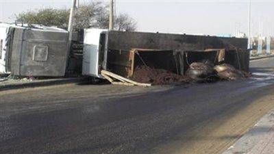 شلل مروري بطريق القاهرة الإسكندرية الزراعي لانقلاب مقطورة