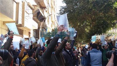 بالفيديو والصور.. بدء وقفة حملة الماجستير والدكتوراة للمطالبة بالتعيين