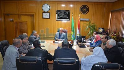 بالصور.. محافظ الإسماعيلية يستعرض التجهيزات لافتتاح ملتقى التوظيف الأول