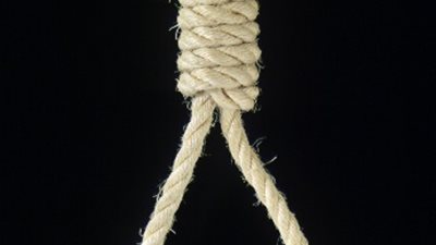 حبس عامل لقيامه بشنق زوجته 