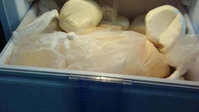 بالصور.. التحفظ علي كمية من الزبدة الفلاحي للاشتباه في وجود غش تجاري ببني سويف