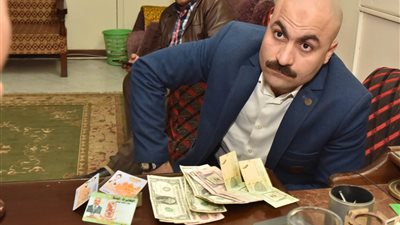 بالفيديو والصور.. القبض على مُدعى صفة ضابط مخابرات للحصول على ملفات مهمة من مبنى محافظة أسيوط