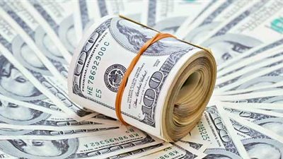 تباين أسعار الدولار في 6 بنوك خلال تعاملات اليوم