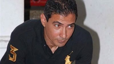 شاهد.. وصول محمد بركات لعزاء والد أبو تريكة