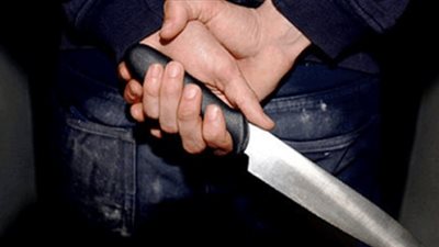 الاعتداء على زوج حاول الدفاع عن زوجته بالأسلحة البيضاء بالسويس 