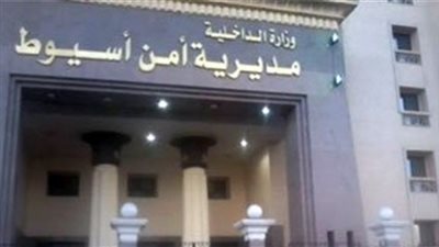 ضبط 5 تماثيل فرعونية عثر عليها لحاد اثناء عمله بأسيوط 