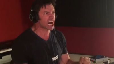 بالفيديو.. هيو جاكمان يسجل الأداء الصوتي لـ 