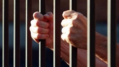 حبس عاطل بعد ابتزازه لسيدة سعودية بفيديوهات مخلة