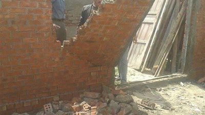 إزالة حجرة مخالفة بحرم طريق العنانية في دمياط 