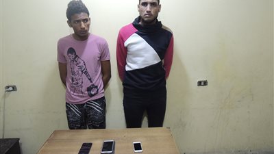 ضبط عاطلين كونا عصابة لسرقة الهواتف المحمولة بالبساتين