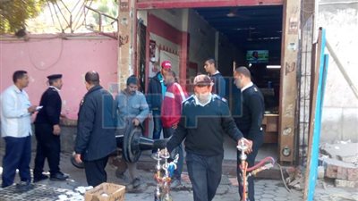 بالصور.. إزالة الإشغالات بحي حلوان