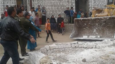 بالصور.. استمرار حملات إزالة التعديات على نهر النيل بالواسطى 