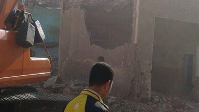 بالصور.. استمرار هدم المنازل العشوائية في 