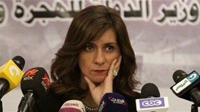 مكرم تطالب الشباب بالسفر عن طريق المكاتب المعتمدة