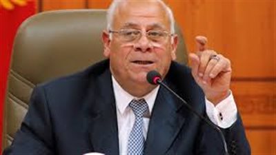 محافظ بورسعيد يطمئن على صحة الفدائي محمد مهران بالمستشفي العسكري