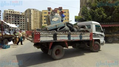 بالصور.. حملة لجمع إطارات السيارات التالفة من شوارع بورسعيد