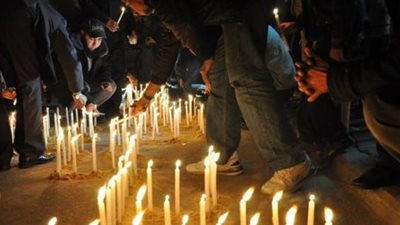 حركة تمرد تنظم وقفة بالشموع في ميدان الشهداء بحلوان