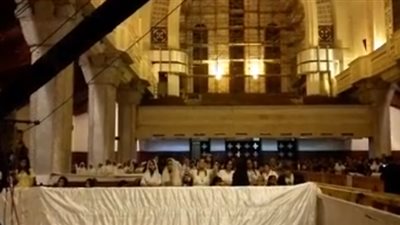 بالفيديو.. توافد الأقباط على الكاتدرائية لأداء صلاة العيد